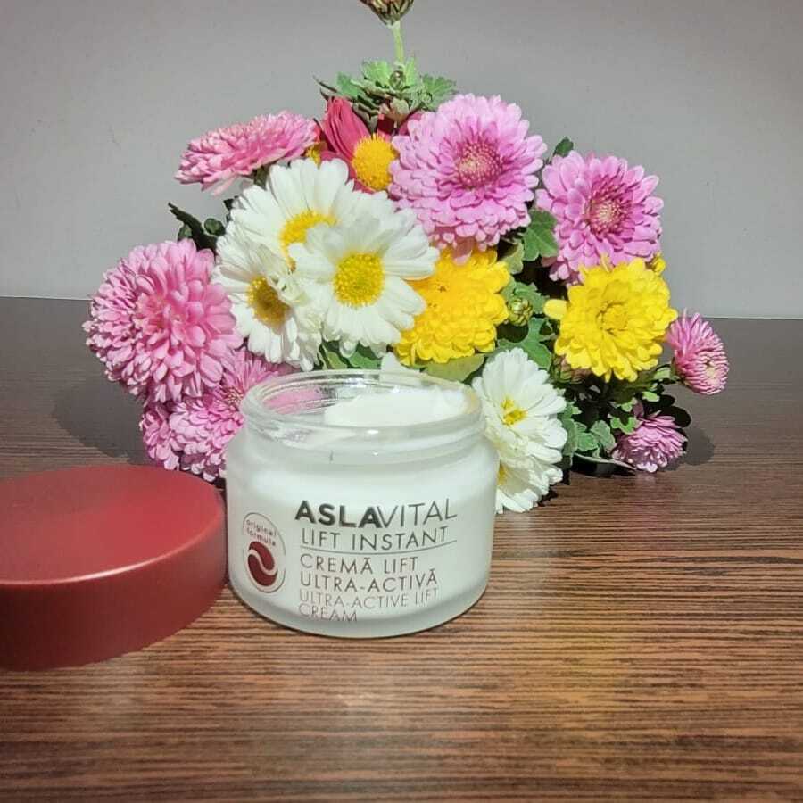 Produse cu argilă naturală Aslavital Mineralactiv Lady in Black Cremă lift ultra-activă