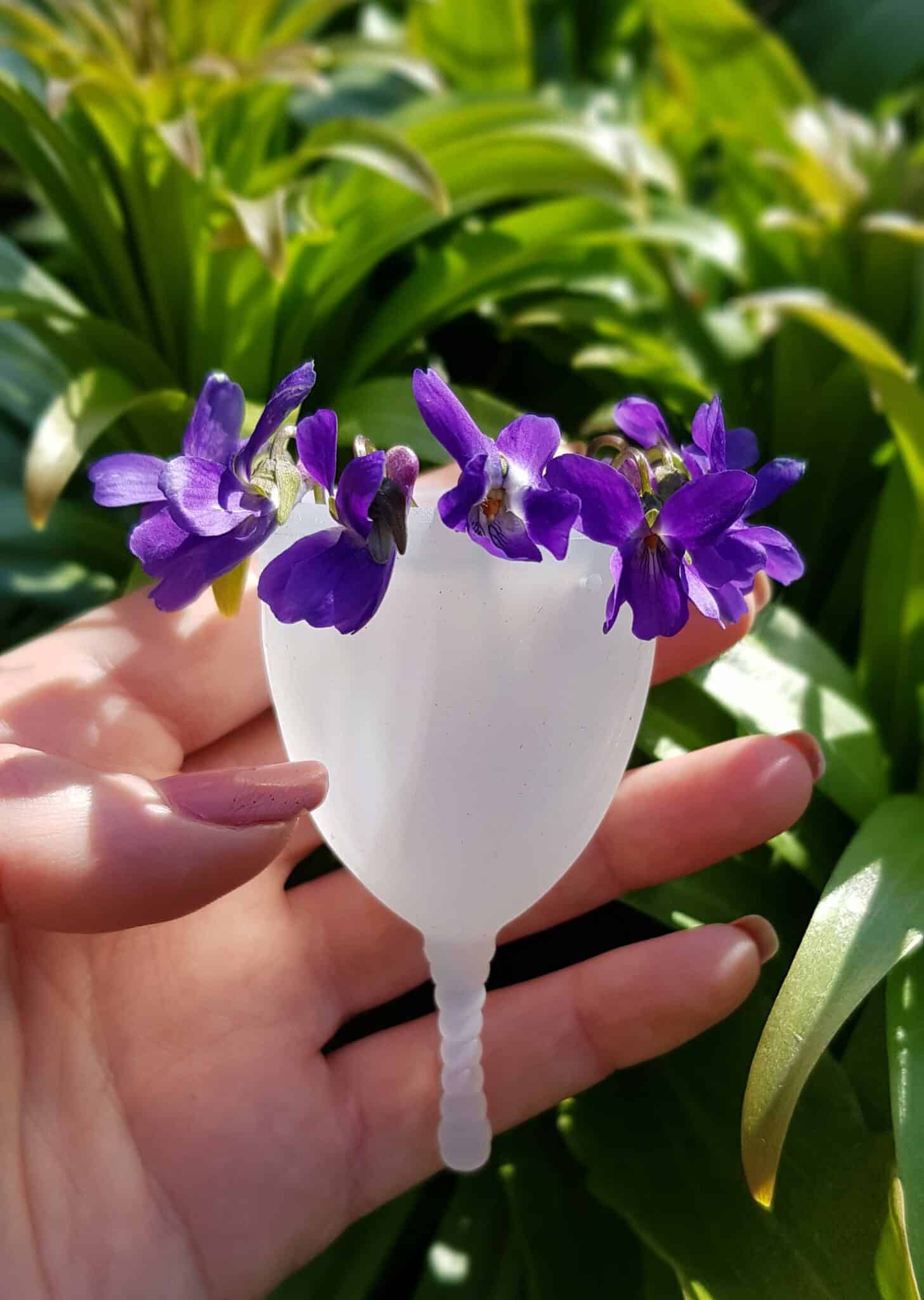 Cupa menstruală Femi.Eko® Lady in Black Cupa menstruala Femi.Eko® 4 scaled