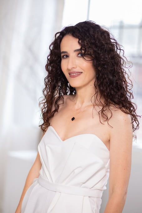 Anyoli - bijuterii pentru femei puternice Lady in Black Nadia Visan 5