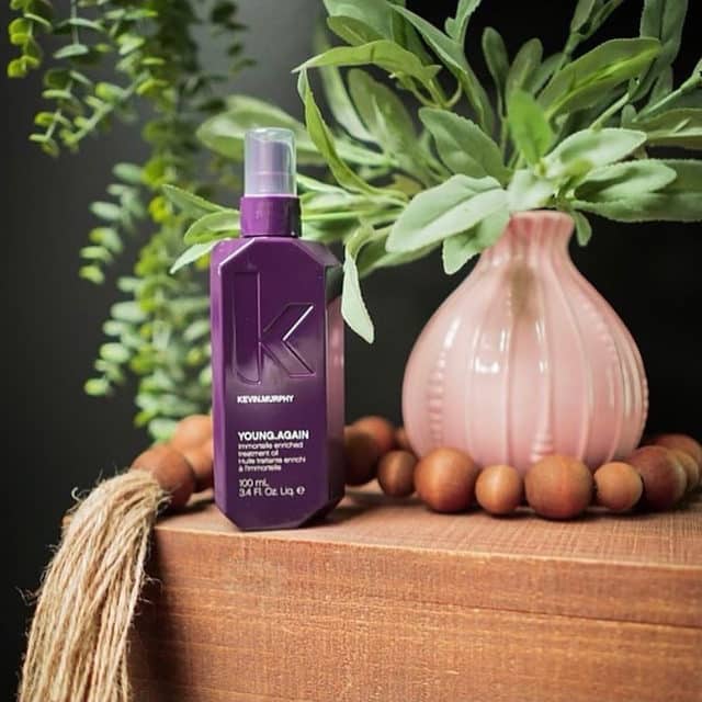 Îngrijirea părului: secretul unui scalp sănătos și a unui păr strălucitor Lady in Black Tratament pentru par Kevin Murphy Young Again ulei tratament nutritiv